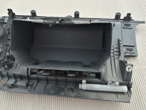 PRETINAC SUVOZAČA KONZOLA POKLOPAC VOLVO V50 S40 II C30 8626141