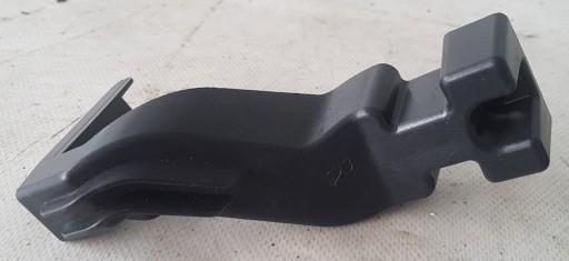 KUKA ZA VUČU NOSAČ DOLJNE LAMPE FAROVI  PREDNJA STRANA SMART FORTWO 453