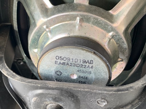 POKLOPAC ZVUČNIK VRATA DESNA STRANA ZADNJI DODGE JOURNEY POKLOPAC ZVUČNIK VRATA DESNA STRANA ZADNJI DODGE JOURNEY