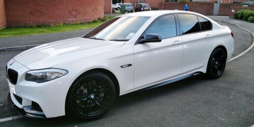 LAJSNE ISDUPLI / 2 KOMADA PRAGOVI NALJEPNICE BMW F10 F11 11-18 M-PERF LAJSNE ISDUPLI / 2 KOMADA PRAGOVI NALJEPNICE BMW F10 F11 11-18 M-PERF
