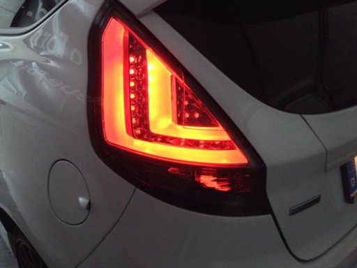 LAMPE FAROVI FORD FIESTA MK7 08-12 HATCHBACK (OBIČNI) RED WHITE LED BAR
