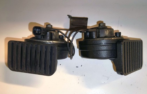 FORD EDGE II MK2 REDIZAJN 18- EU 2X SIRENA + NOSAČ DRŽAČ