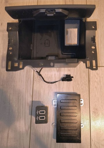 FORD EDGE II MK2 REDIZAJN 2018- PRETINAC SUVOZAČA PUNJAČ INDUKCIJA KUČIŠTE PRIKLJUČAK USB