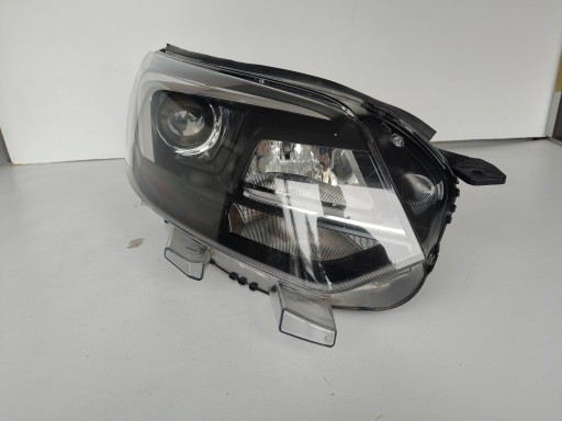 LAMPA FAR DESNA STRANA OPEL VIVARO C 19- ZAFIRA D XENON