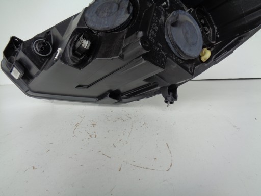 LAMPA FAR DESNA STRANA FORD FIESTA MK8 17-