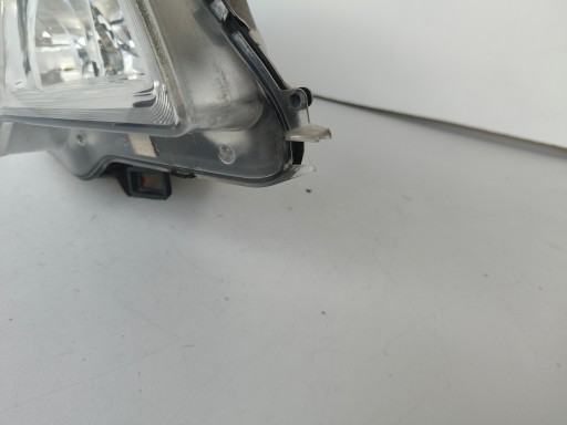 LAMPA FAR DESNA STRANA OPEL MERIVA B 10-13