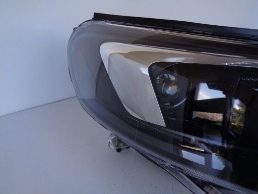 LAMPA FAR DESNA STRANA OPEL VIVARO C 19- ZAFIRA D XENON