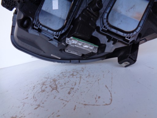 LAMPA FAR DESNA STRANA OPEL VIVARO C 19- ZAFIRA D XENON