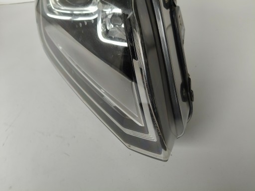 LAMPA FAR DESNA STRANA VW AMAROK 2H 2H0 16- REDIZAJN XENON LED