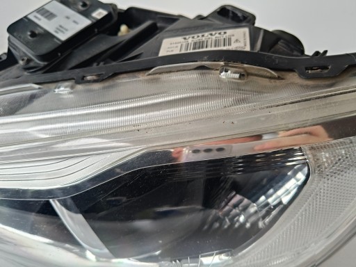 LAMPA FAR LIJEVA STRANA VOLVO V60 S60 13- REDIZAJN XENON ZAKRETNI