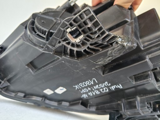 LAMPA FAR DESNA STRANA AUDI Q2 81A 16-