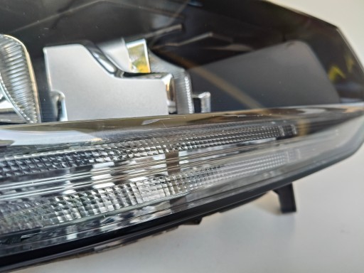LAMPA FAR DESNA STRANA AUDI Q2 81A 16-