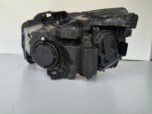 LAMPA FAR DESNA STRANA AUDI Q2 81A 16-
