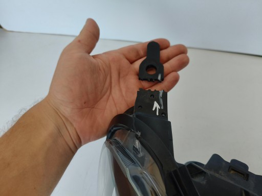 LAMPA FAR DESNA STRANA CITROEN JUMPY 16- OPEL VIVARO C 19-