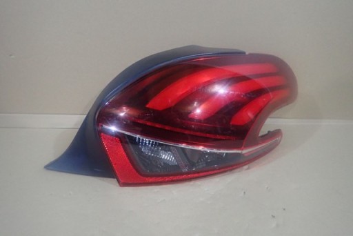 LAMPA FAR DESNA STRANA ZADNJA  ZADNJI PEUGEOT 208 REDIZAJN LED 2015-
