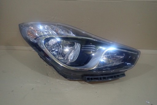 LAMPA FAR DESNA STRANA HYUNDAI IX20 2010-