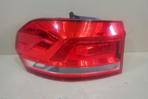 LAMPA FAR LIJEVA STRANA ZADNJA  ZADNJI VW TOURAN 5TA945095A 15-