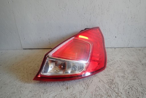 LAMPA FAR DESNA STRANA ZADNJA ZADNJI FORD FIESTA MK7 REDIZAJN