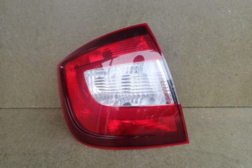 LAMPA FAR LIJEVA STRANA ZADNJA  ZADNJI SKODA RAPID REDIZAJN REDIZAJNBACK 5J