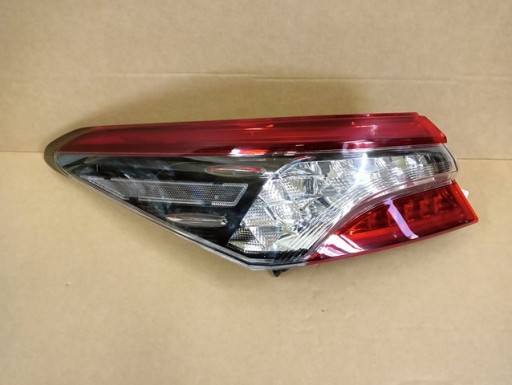 LAMPA FAR LIJEVA STRANA ZADNJA  ZADNJI TOYOTA CAMRY VIII LED TAMNA 17-