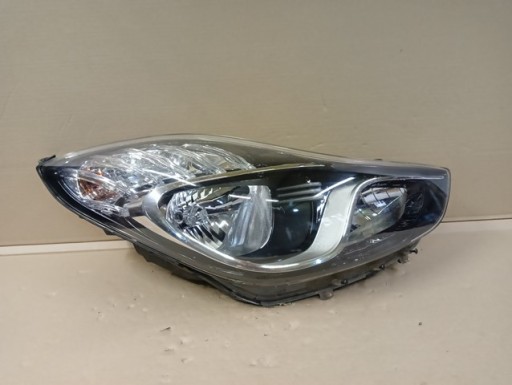 LAMPA FAR DESNA STRANA HYUNDAI IX20 IX-20 10-
