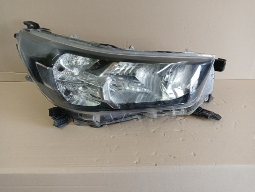 LAMPA FAR DESNA STRANA TOYOTA HILUX VIII 8 REDIZAJN 20-