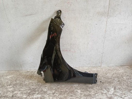 BLATOBRAN DESNA STRANA PREDNJA TOYOTA COROLLA E21 LIMUZINA / SEDAN 19-