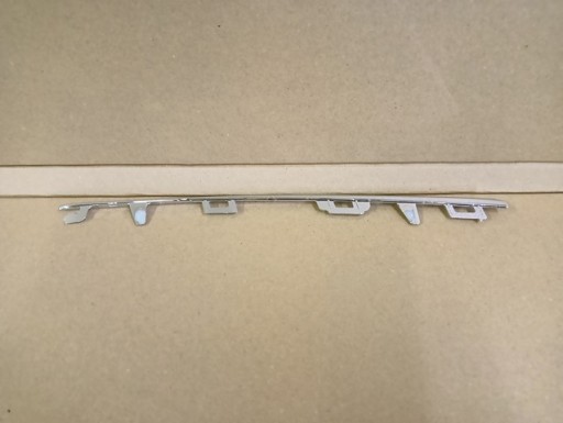 LAJSNA KROM MASKE DESNA STRANA TOYOTA AVENSIS T27 11-15R