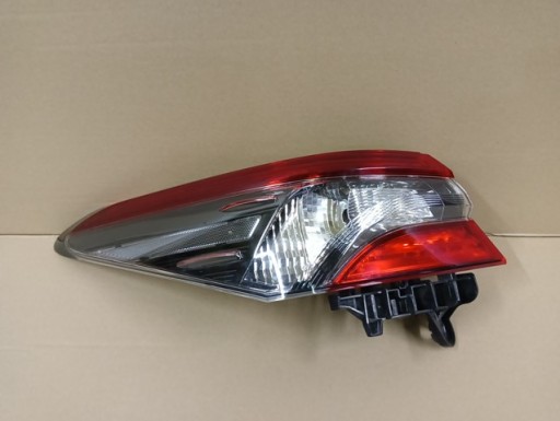 LAMPA FAR LIJEVA STRANA ZADNJA  ZADNJI TOYOTA CAMRY VIII 8 LED TAMNA 17-
