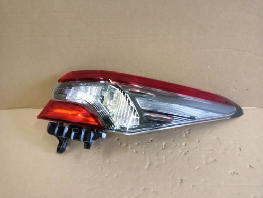 LAMPA FAR DESNA STRANA ZADNJA ZADNJI TOYOTA CAMRY IX LED TAMNA 18-
