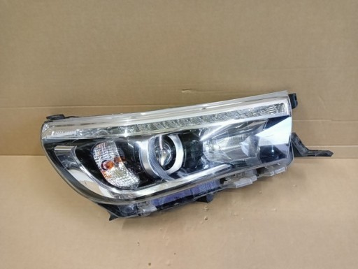 LAMPA FAR DESNA STRANA FULL LED TOYOTA HILUX VIII 8 15-