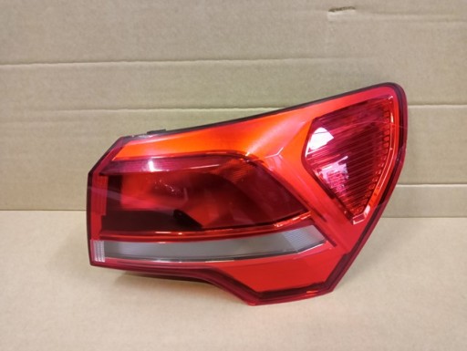 LAMPA FAR DESNA STRANA ZADNJA ZADNJI AUDI Q3 II 83A 18-
