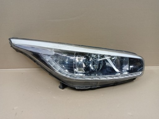 LAMPA FAR DESNA STRANA LED KIA CEED II 2 12-17R
