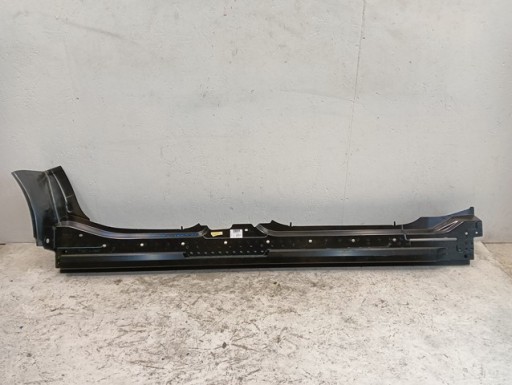 PRAG DESNA STRANA GOLI OPLATA AUDI E-TRON GT PORSCHE TAYCAN 4S 4J