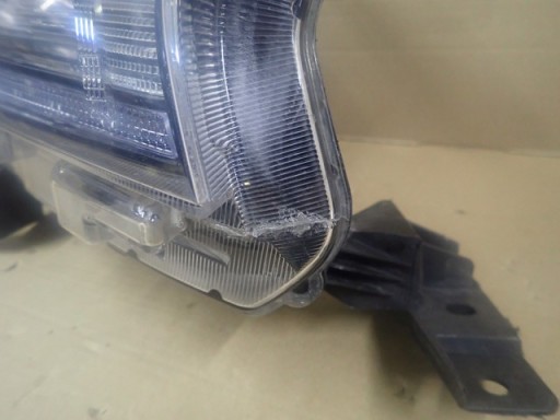 LAMPA FAR DESNA STRANA XENON FORD RANGER 3 III REDIZAJN 15- LAMPA FAR DESNA STRANA XENON FORD RANGER 3 III REDIZAJN 15-