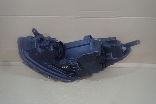 LAMPA FAR DESNA STRANA HYUNDAI IX20 2010-