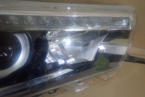 LAMPA FAR DESNA STRANA TOYOTA HILUX VIII LED 2015-