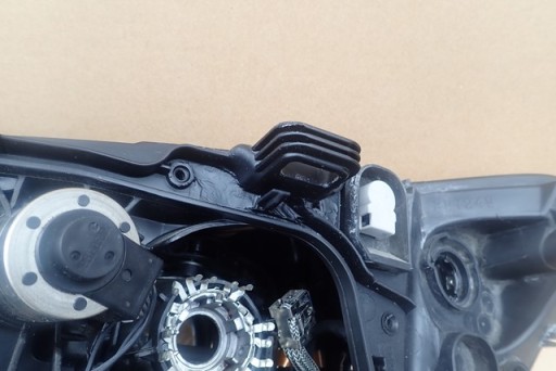 LAMPA FAR DESNA STRANA BI XENON ZAKRETNI VOLVO V60 S60 FL 13-