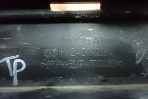 MREŽICA SREDNJA BRANIKA PREDNJA STRANA TOYOTA HILUX 2015-