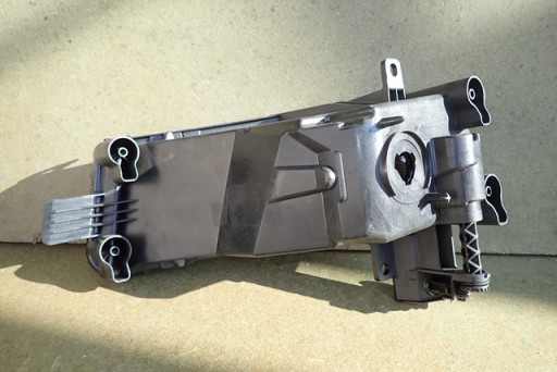 MAGLENKA DESNA STRANA PREDNJA VW TOURAN III 5TA 5T 15- MAGLENKA DESNA STRANA PREDNJA VW TOURAN III 5TA 5T 15-