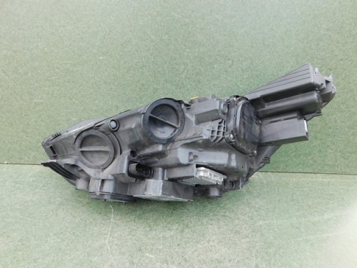 LAMPA FAR DESNA STRANA XENON FORD C MAX MK2 REDIZAJN