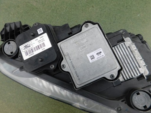LAMPA FAR DESNA STRANA XENON FORD C MAX MK2 REDIZAJN