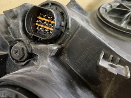 LAMPA FAR LIJEVA STRANA HYUNDAI IX20 LEČA 2010-2015R