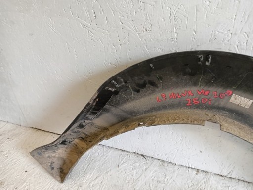 LAJSNA NA BLATOBRAN LIJEVA STRANA PREDNJA TOYOTA HILUX 8 VIII 2020-