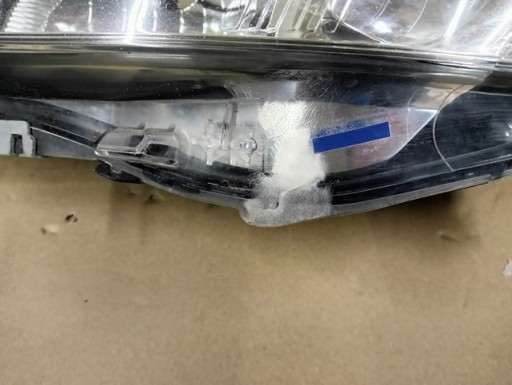 LAMPA FAR LIJEVA STRANA TOYOTA AVENSIS T27 III 2009-2012R