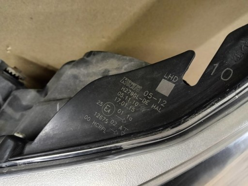 LAMPA FAR LIJEVA STRANA TOYOTA AVENSIS T27 III 2009-2012R