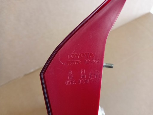 LAMPA FAR DESNA STRANA ZADNJA ZADNJI TOYOTA AURIS II 2 KARAVAN 12-15