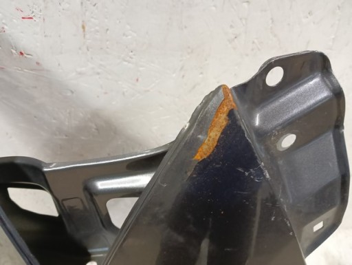 BLATOBRAN DESNA STRANA PREDNJA TOYOTA AURIS 1 I 2006-2009R