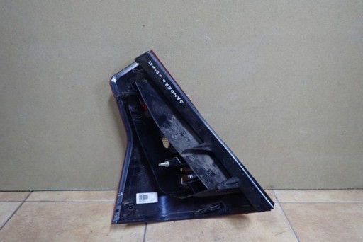 LAMPA FAR DESNA STRANA ZADNJA ZADNJI DACIA SANDERO I 08-12