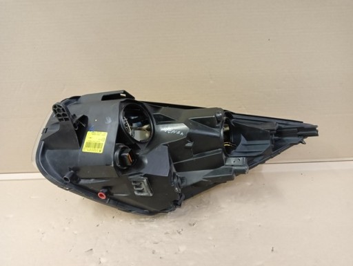 LAMPA FAR DESNA STRANA KIA VENGA 10-